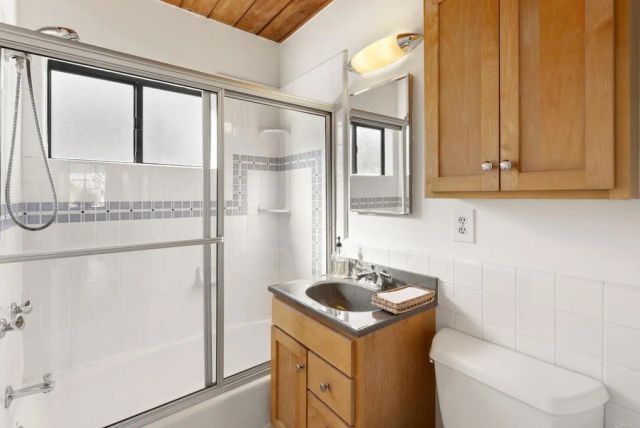 1004 W Walnut Ave., San Diego, CA 92103