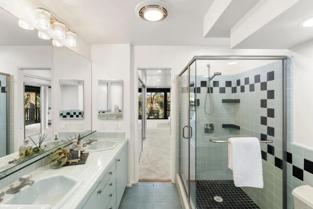 1004 W Walnut Ave., San Diego, CA 92103