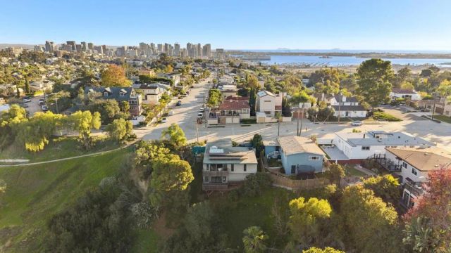 1004 W Walnut Ave., San Diego, CA 92103