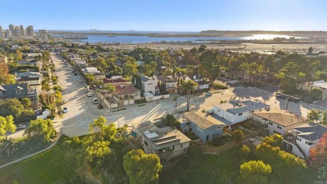 1004 W Walnut Ave., San Diego, CA 92103