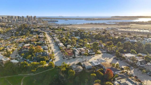 1004 W Walnut Ave., San Diego, CA 92103