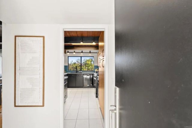 1004 W Walnut Ave., San Diego, CA 92103