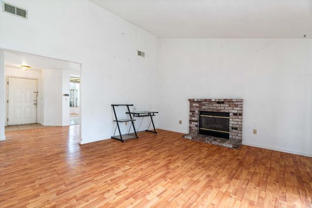 8009 Parkgate Way, Sacramento, CA 95828