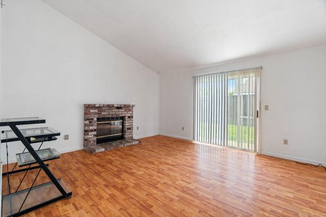 8009 Parkgate Way, Sacramento, CA 95828