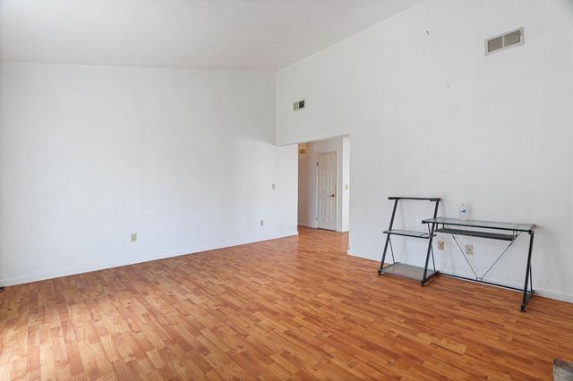 8009 Parkgate Way, Sacramento, CA 95828