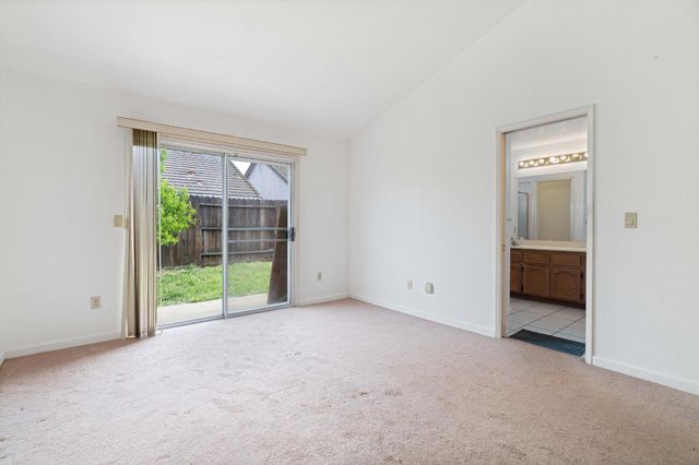 8009 Parkgate Way, Sacramento, CA 95828