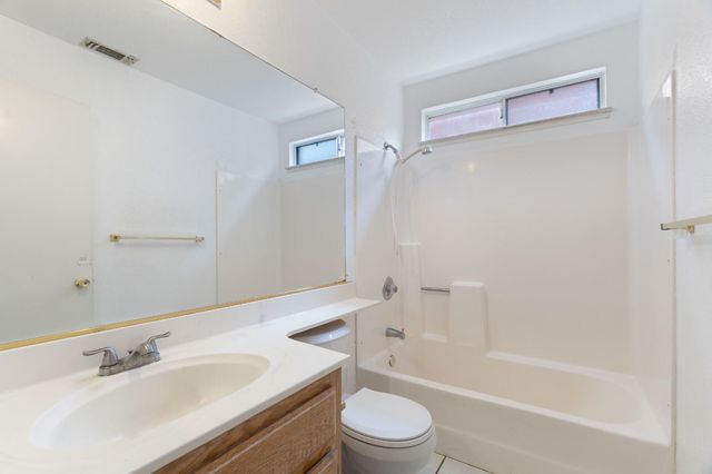 8009 Parkgate Way, Sacramento, CA 95828