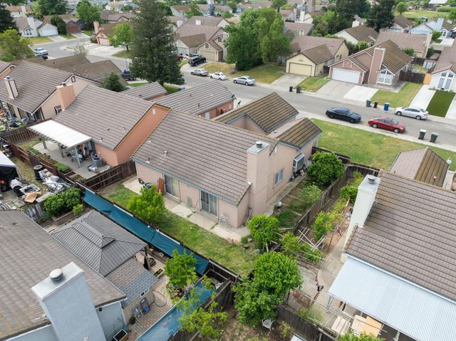 8009 Parkgate Way, Sacramento, CA 95828