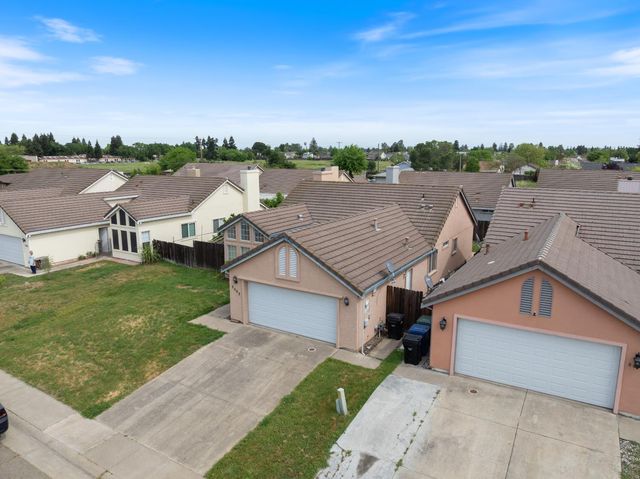 8009 Parkgate Way, Sacramento, CA 95828