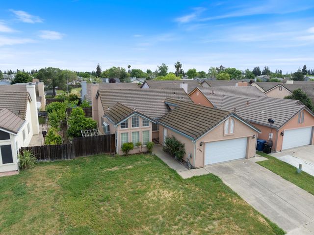 8009 Parkgate Way, Sacramento, CA 95828