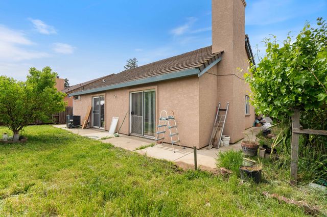 8009 Parkgate Way, Sacramento, CA 95828