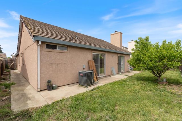 8009 Parkgate Way, Sacramento, CA 95828