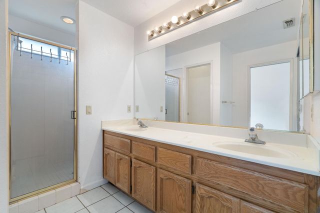 8009 Parkgate Way, Sacramento, CA 95828