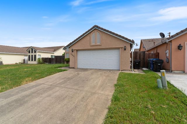 8009 Parkgate Way, Sacramento, CA 95828