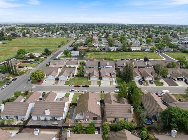8009 Parkgate Way, Sacramento, CA 95828