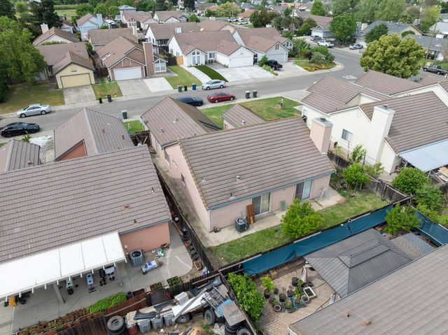 8009 Parkgate Way, Sacramento, CA 95828