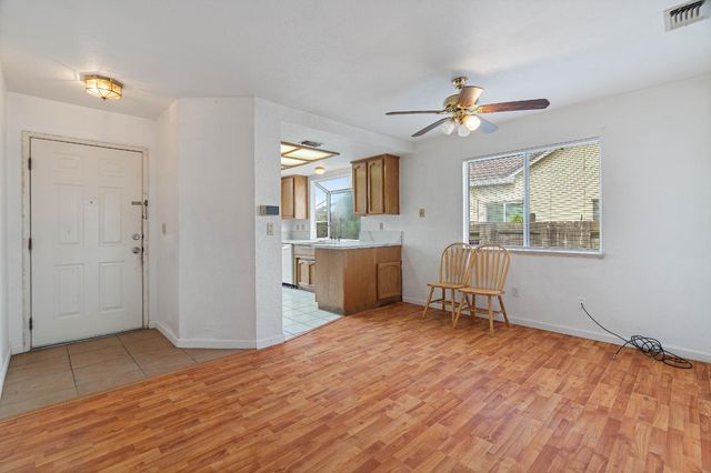 8009 Parkgate Way, Sacramento, CA 95828