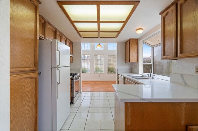 8009 Parkgate Way, Sacramento, CA 95828