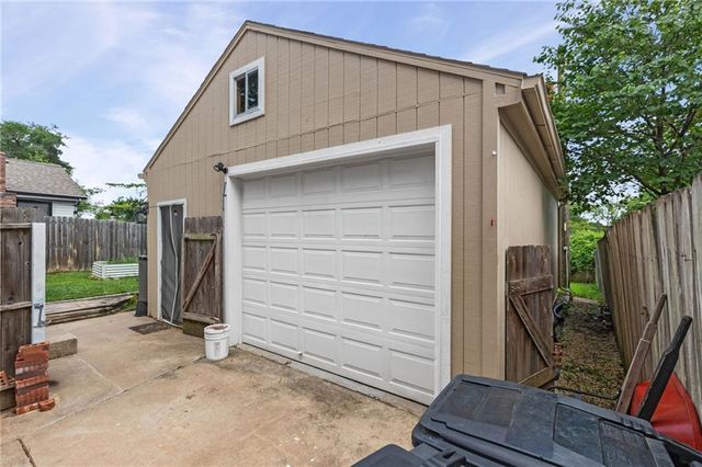 5021 Crest Drive, Kansas City, KS 66106