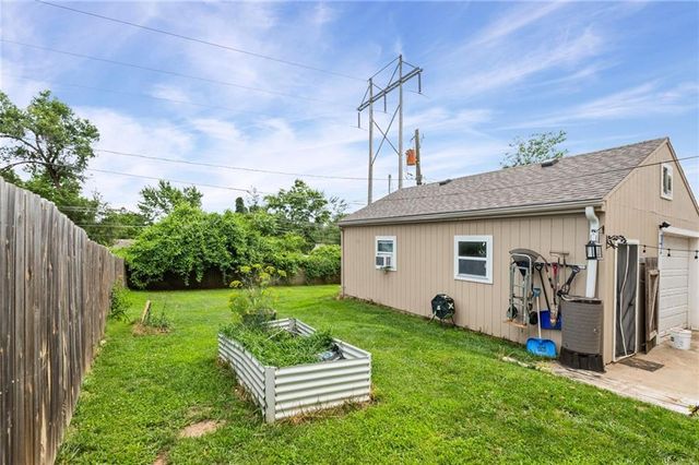 5021 Crest Drive, Kansas City, KS 66106