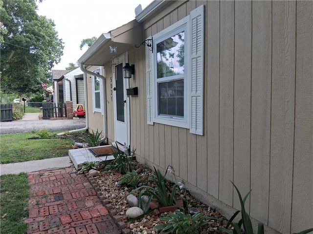 5021 Crest Drive, Kansas City, KS 66106