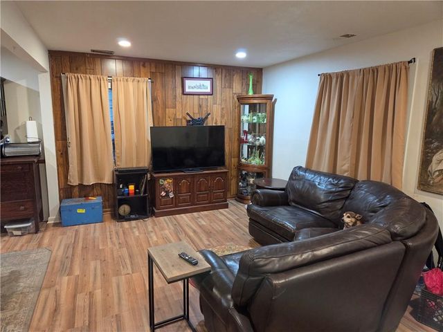 5021 Crest Drive, Kansas City, KS 66106