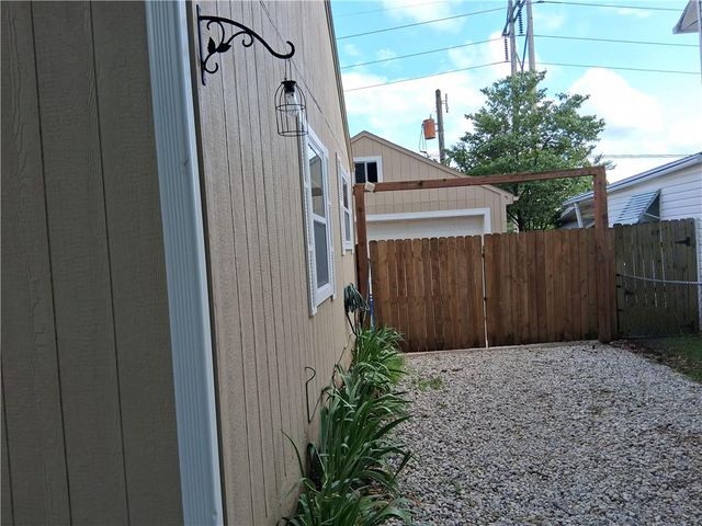 5021 Crest Drive, Kansas City, KS 66106