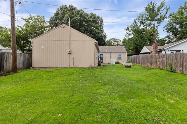 5021 Crest Drive, Kansas City, KS 66106