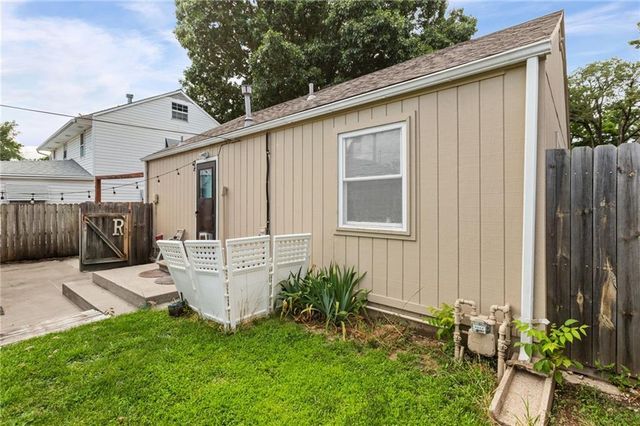 5021 Crest Drive, Kansas City, KS 66106