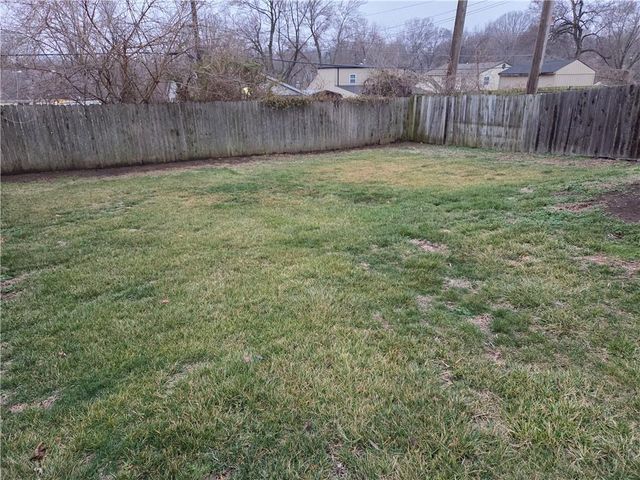 5021 Crest Drive, Kansas City, KS 66106