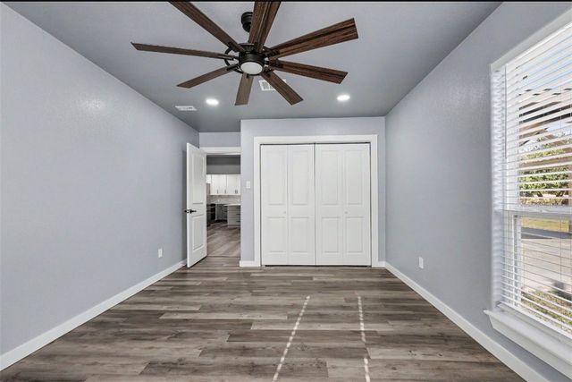 950 Mendoza St, Corpus Christi, TX 78416