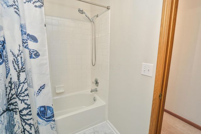 2786 Laurel Wind Boulevard, Lewis Center, OH 43035