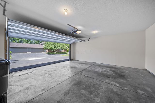 2786 Laurel Wind Boulevard, Lewis Center, OH 43035