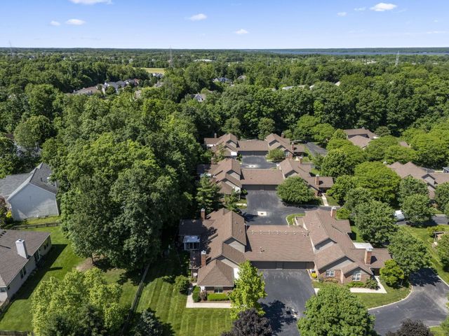 2786 Laurel Wind Boulevard, Lewis Center, OH 43035