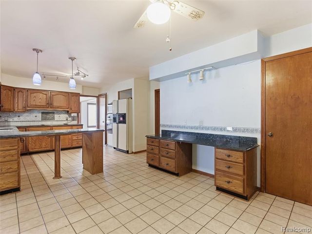 6400 Bridle Lane, Highland, MI 48356