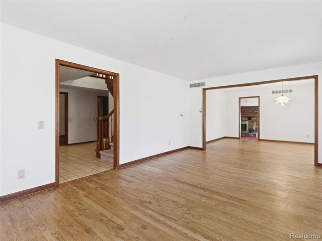 6400 Bridle Lane, Highland, MI 48356