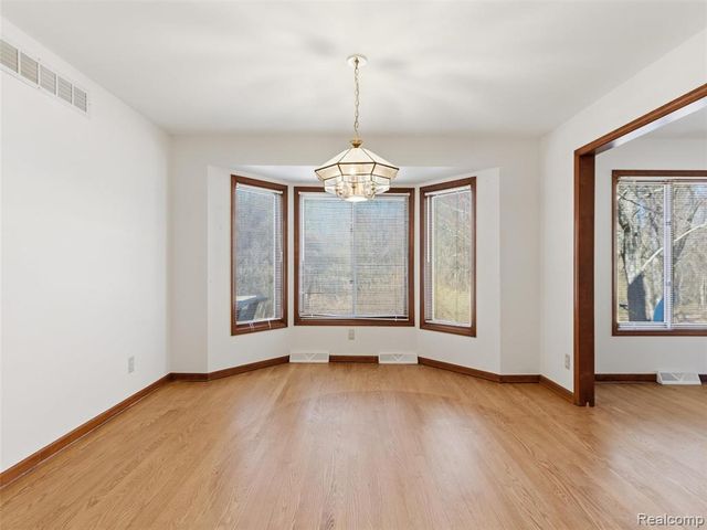 6400 Bridle Lane, Highland, MI 48356