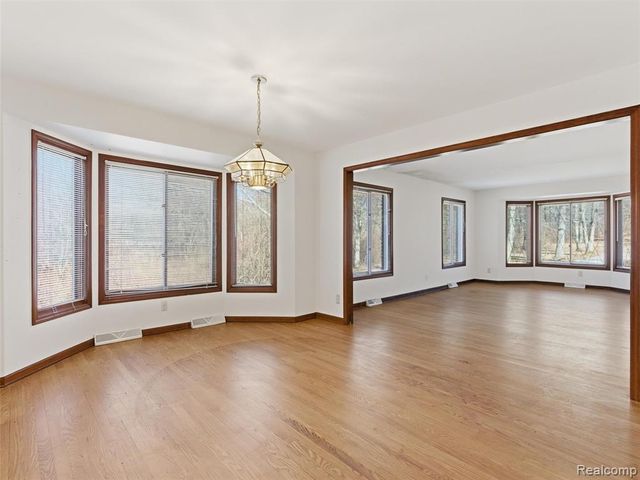 6400 Bridle Lane, Highland, MI 48356