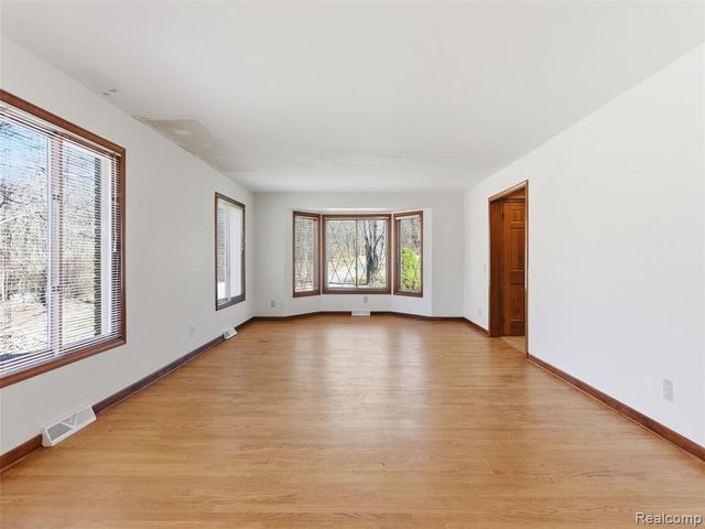 6400 Bridle Lane, Highland, MI 48356