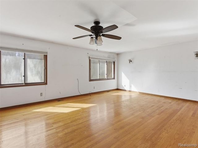 6400 Bridle Lane, Highland, MI 48356