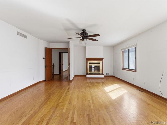 6400 Bridle Lane, Highland, MI 48356