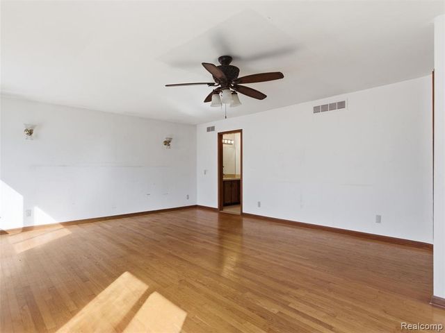 6400 Bridle Lane, Highland, MI 48356