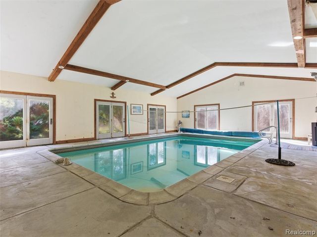 6400 Bridle Lane, Highland, MI 48356