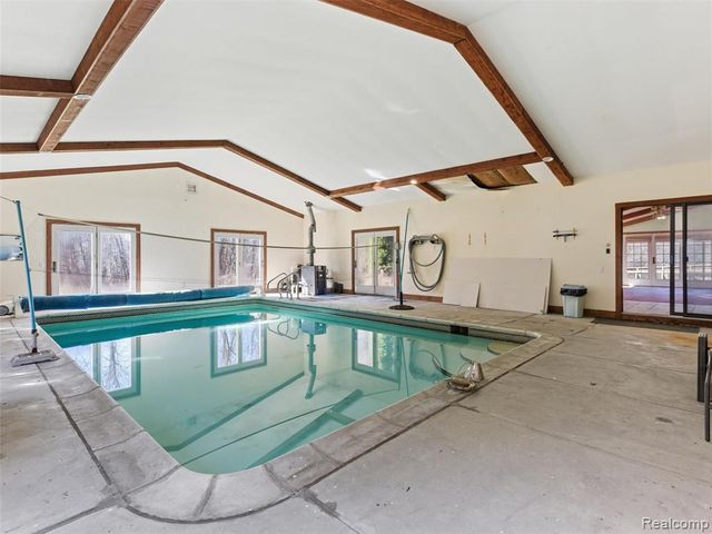 6400 Bridle Lane, Highland, MI 48356