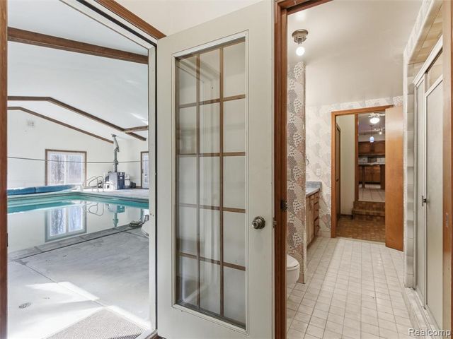 6400 Bridle Lane, Highland, MI 48356