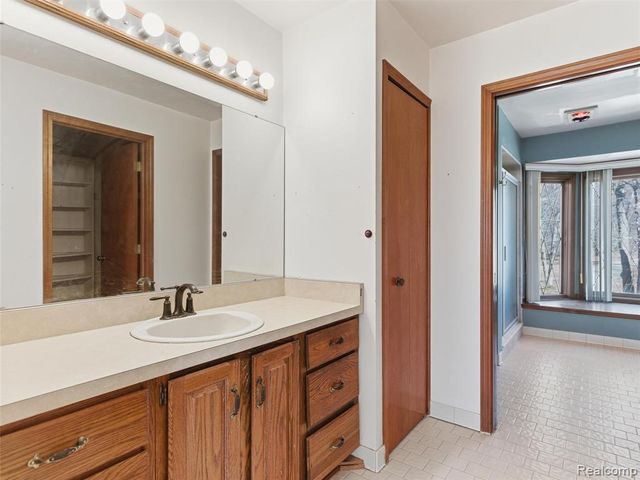 6400 Bridle Lane, Highland, MI 48356