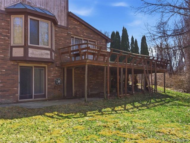 6400 Bridle Lane, Highland, MI 48356