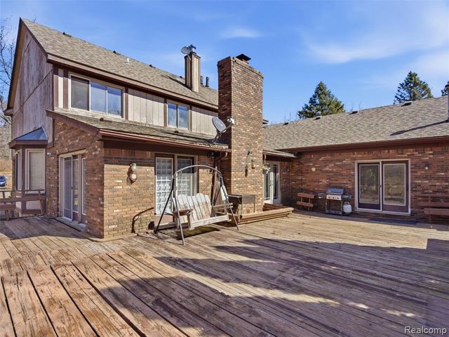 6400 Bridle Lane, Highland, MI 48356