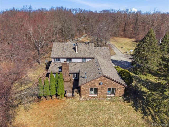 6400 Bridle Lane, Highland, MI 48356