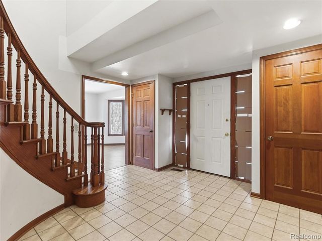 6400 Bridle Lane, Highland, MI 48356